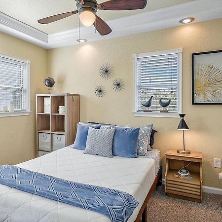 Retro Retreat In Dtsp - Explore The Downtown Area St. Petersburg Exterior photo