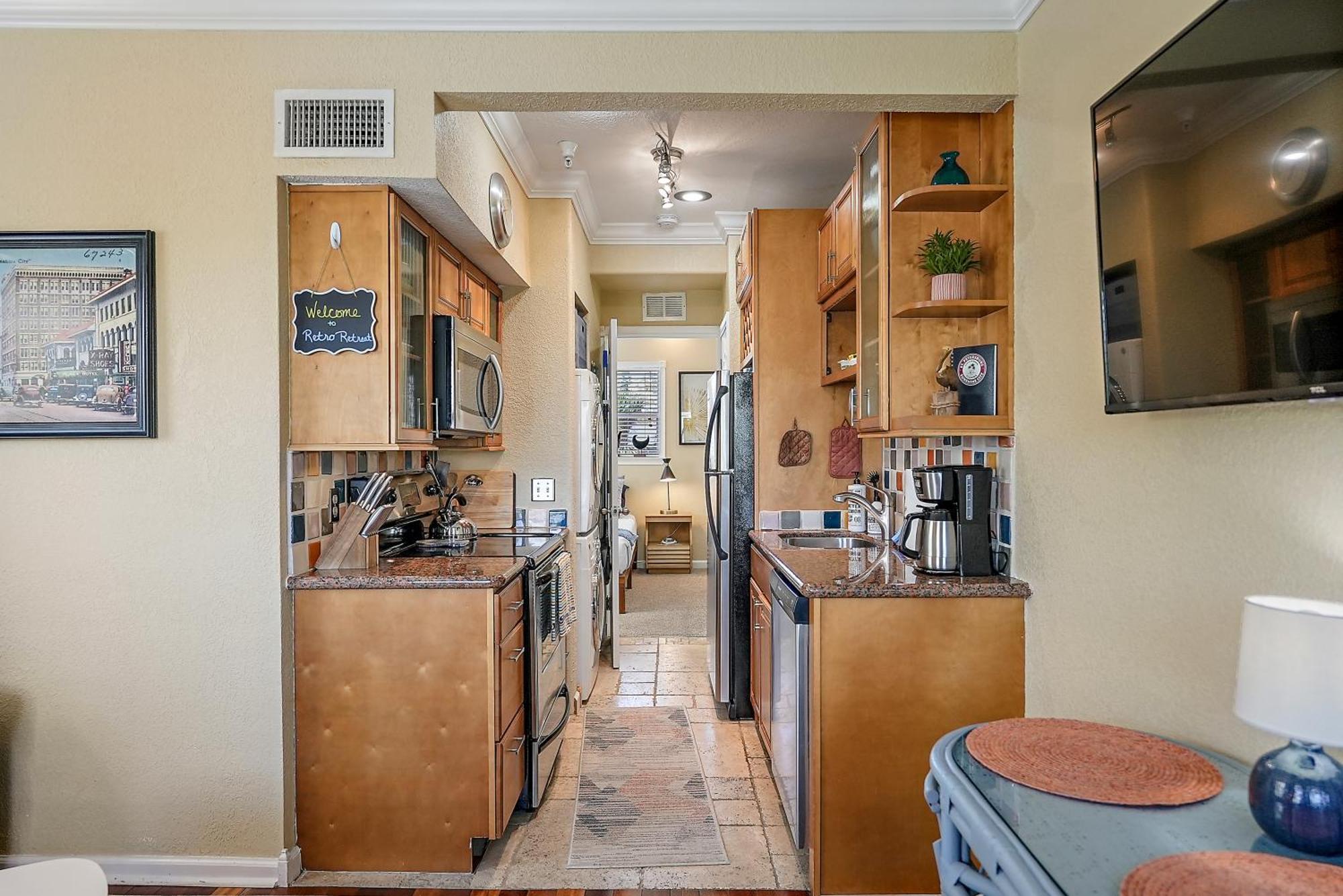 Retro Retreat In Dtsp - Explore The Downtown Area St. Petersburg Exterior photo